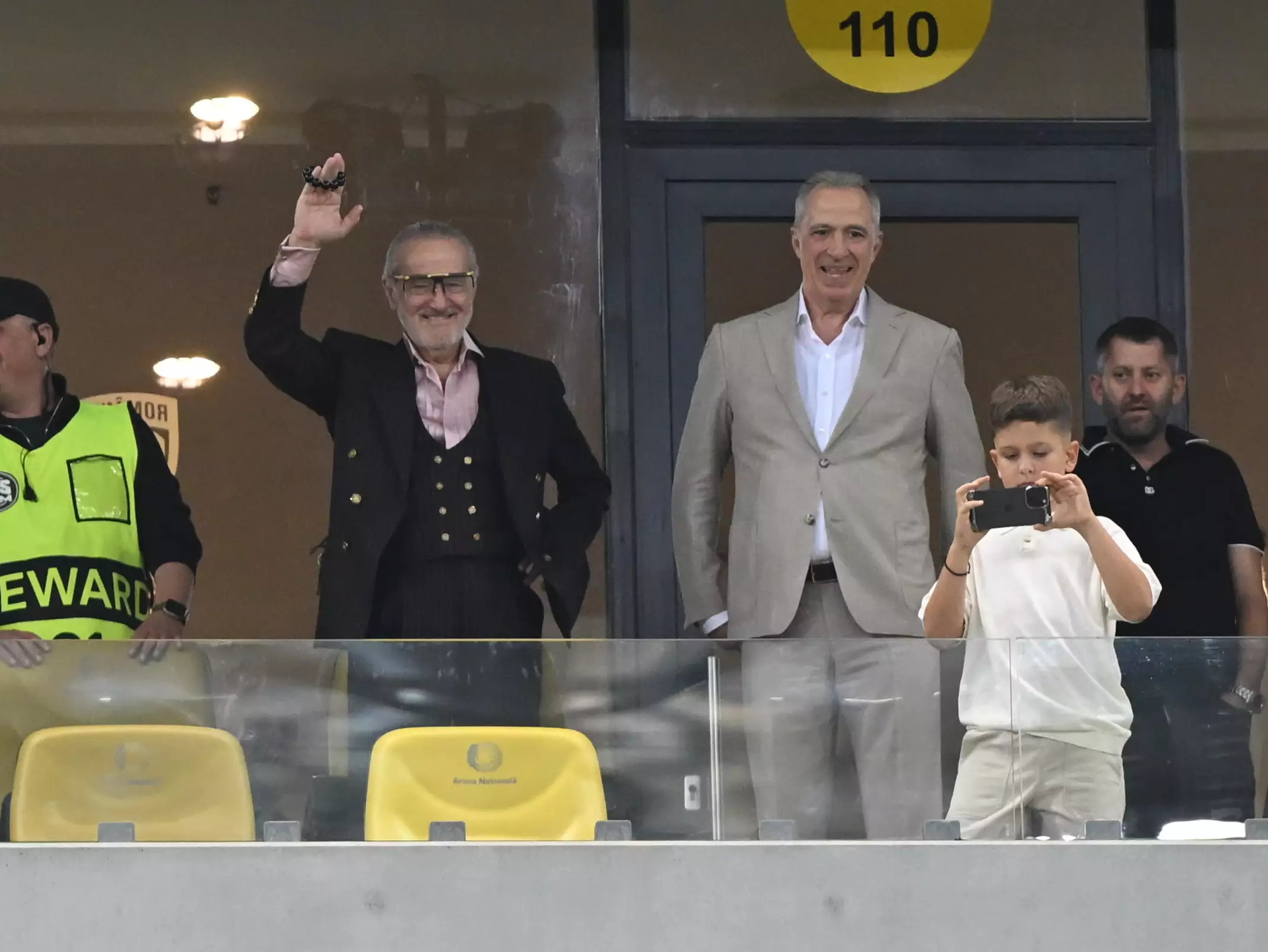 Gigi Becali a dezvăluit ce cadou de nuntă i-a făcut nepoatei sale